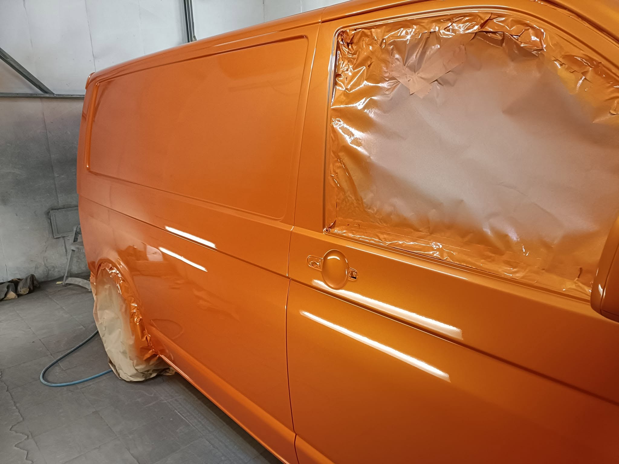 VW Transporter side masking for clean panel edges and straight lines